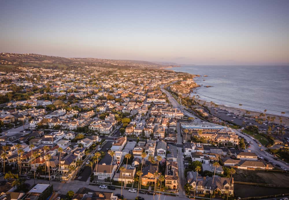 Neighborhoods in Huntington Beach, CA along the coast